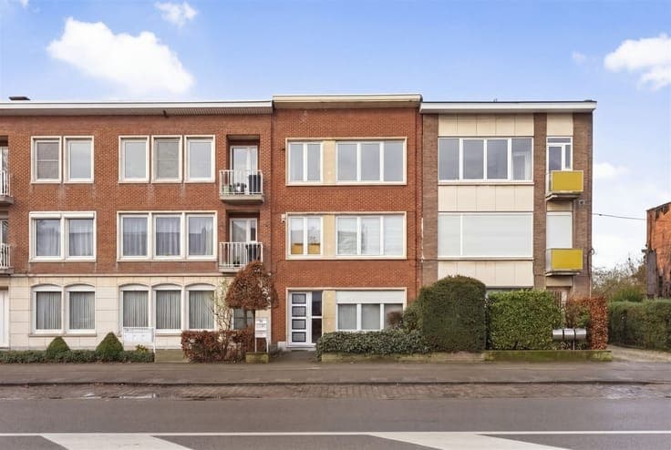 Apartment building