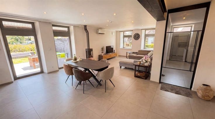 Exclusive domain for sale Ready-to-move-in private residence