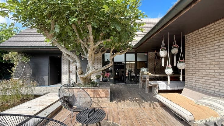 Architectural villa - perfect for a freelancer - located in