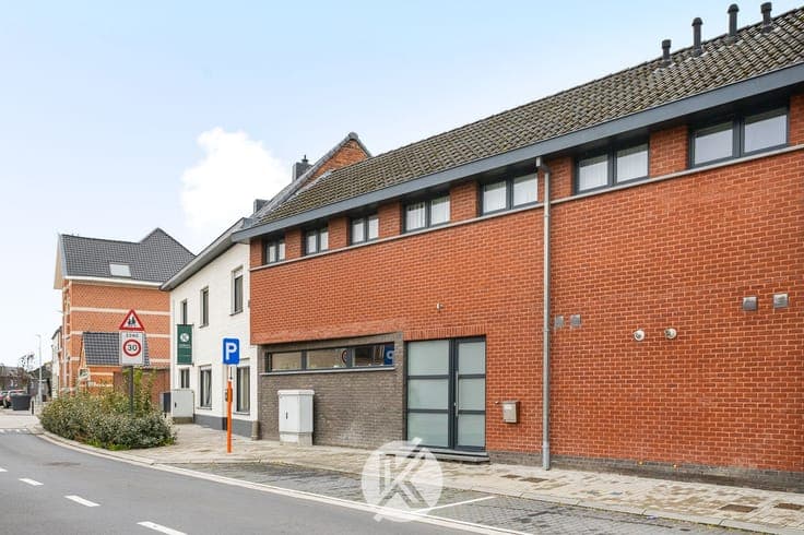 Moderne gezinswoning met aparte garage