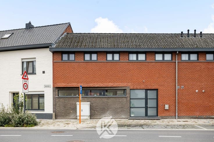 Moderne gezinswoning met aparte garage