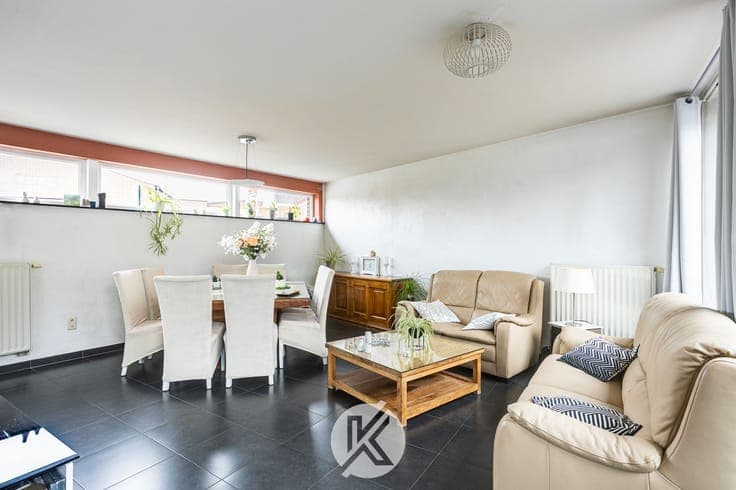 Moderne gezinswoning met aparte garage