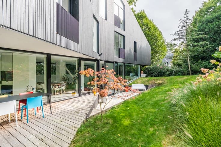Award-winning architect-designed villa and open to nature