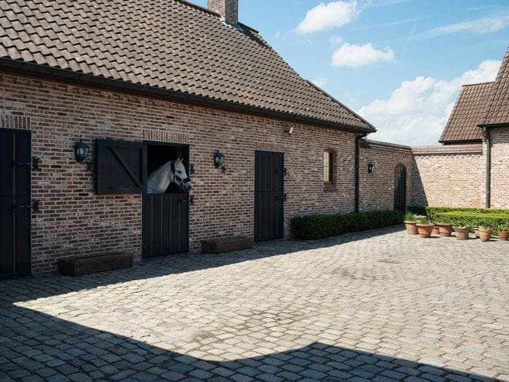 Authentic square farmhouse in the rural Oosterzele