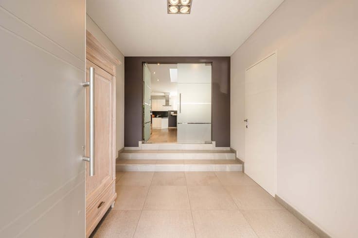 Ruime woning met praktijkruimte te Ruiselede.