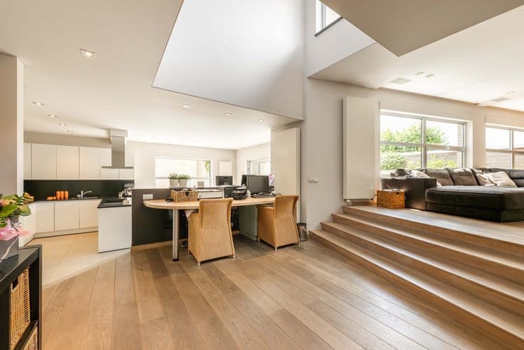 Ruime woning met praktijkruimte te Ruiselede.