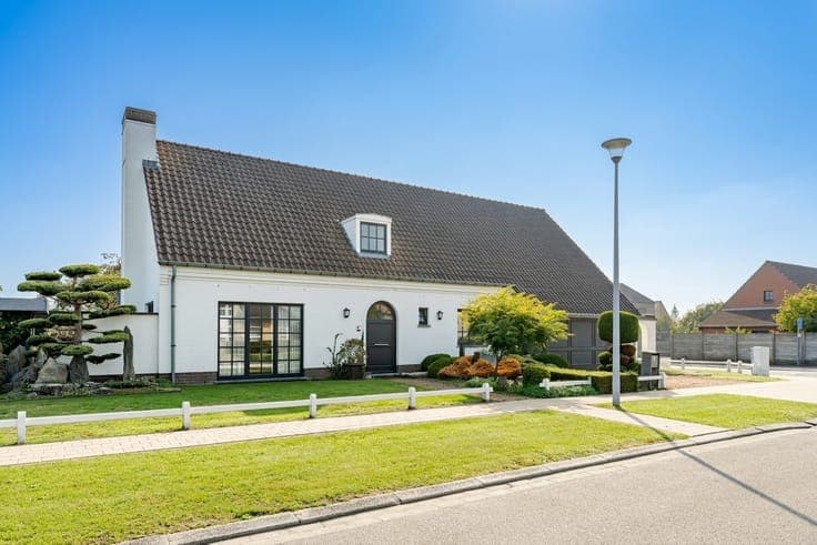 Rustig gelegen villa op een mooi perceel van 866 m² in Ro...