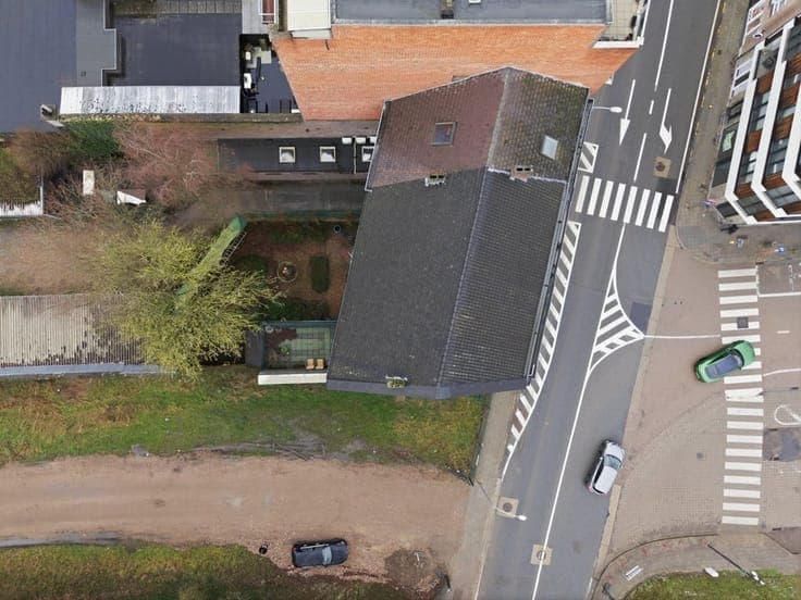KARAKTERVOL PAND MET AUTHENTIEKE UITSTRALING EN VEEL POTE...