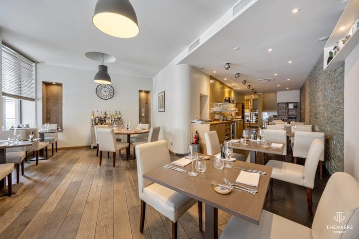 Karaktervol handelshuis met restaurant en ruime woonst op...