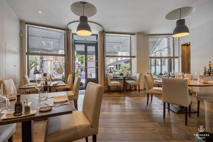 Karaktervol handelshuis met restaurant en ruime woonst op...