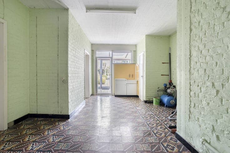 Spacious solid house with garage and garden