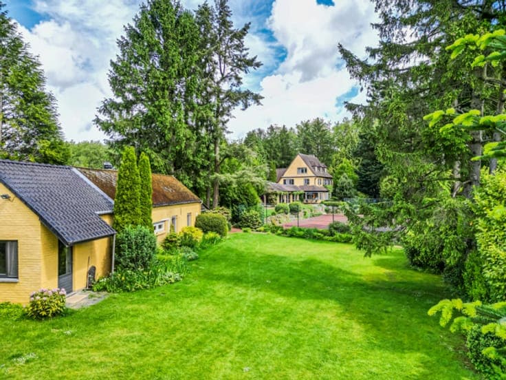 Character property on approx. 45 ares,