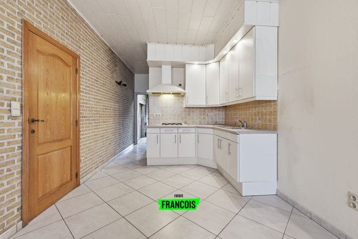 Renovation property with many possibilities in the centre o…