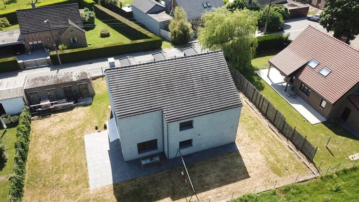 Bioclimatic semi-bunker · 5 bed · Endless potential