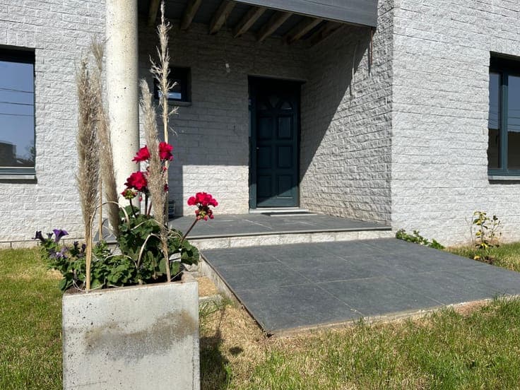 Bioclimatic semi-bunker · 5 bed · Endless potential