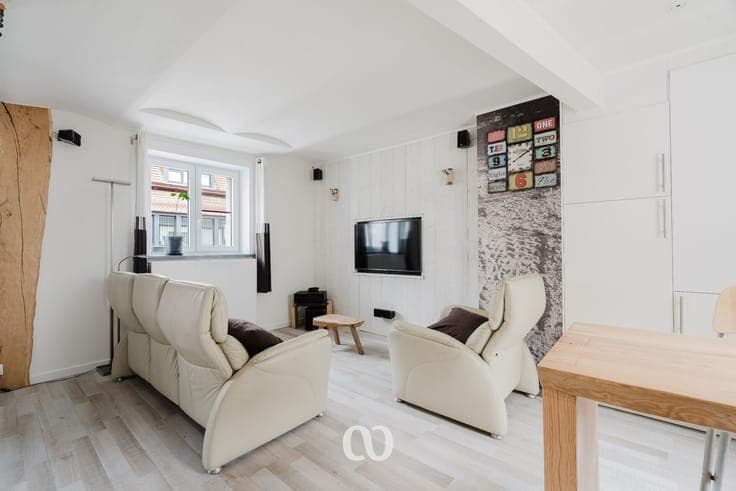 Ready-to-move-in house with garage near the center of Oudena