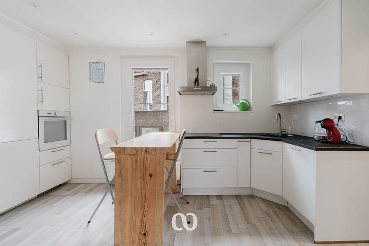 Ready-to-move-in house with garage near the center of Oudena