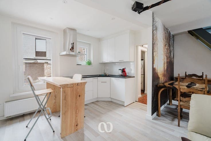 Ready-to-move-in house with garage near the center of Oudena