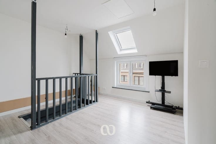Ready-to-move-in house with garage near the center of Oudena
