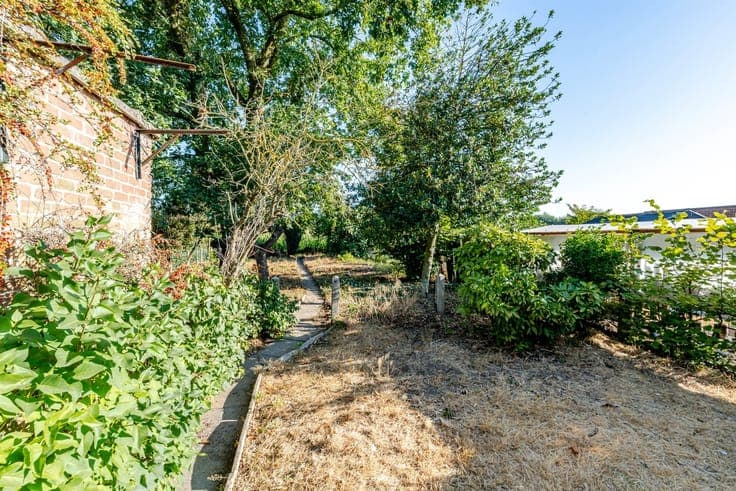 Spacious family home on a 553 m² lot with a garage and unobs