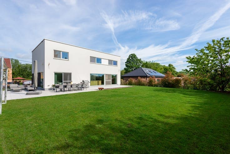 BEN-villa with south-facing garden for sale in Merchtem