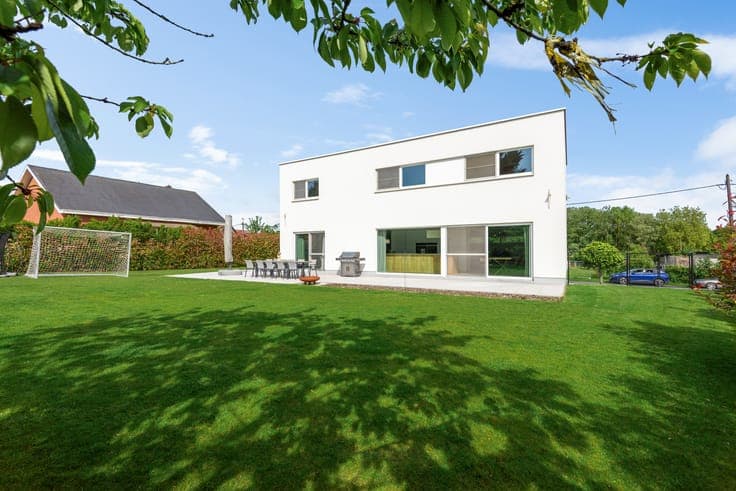 BEN-villa with south-facing garden for sale in Merchtem