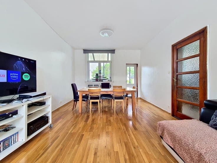 CHARACTERFUL 5-BEDROOM HOUSE WITH 150 M² GARDEN