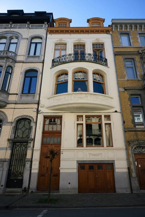 Elegant master house at Place Brugmann, Ixelles