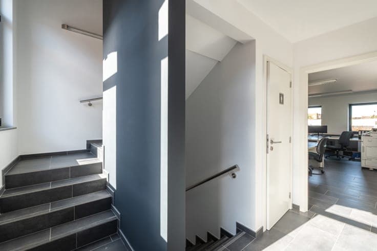 House with South-Facing Terrace and Secure Parking