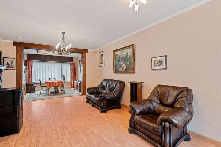 A lot of potential: to refresh 3-bedroom house with GARDEN