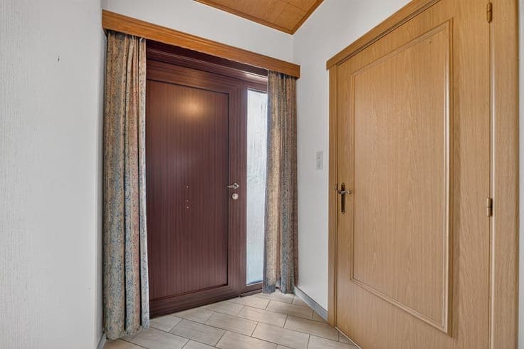 Goed onderhouden gelijkvloerse woning op ruim perceel met...