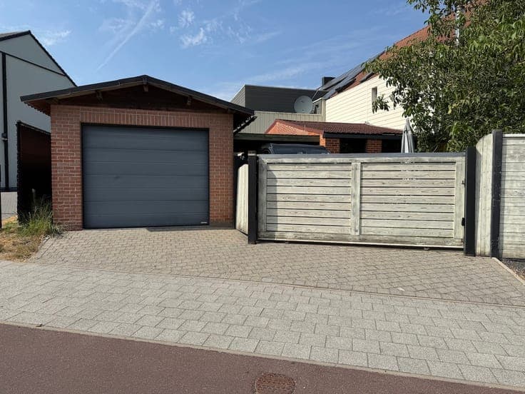 Super charming, fully renovated home with garden and garage