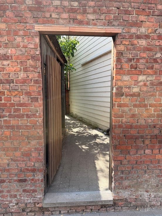 Super charming, fully renovated home with garden and garage