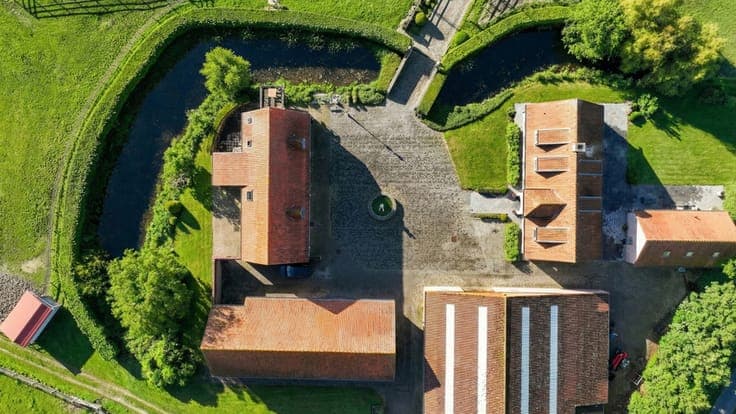 Country Villa on 3.4 Hectares Surrounded by Greenery
