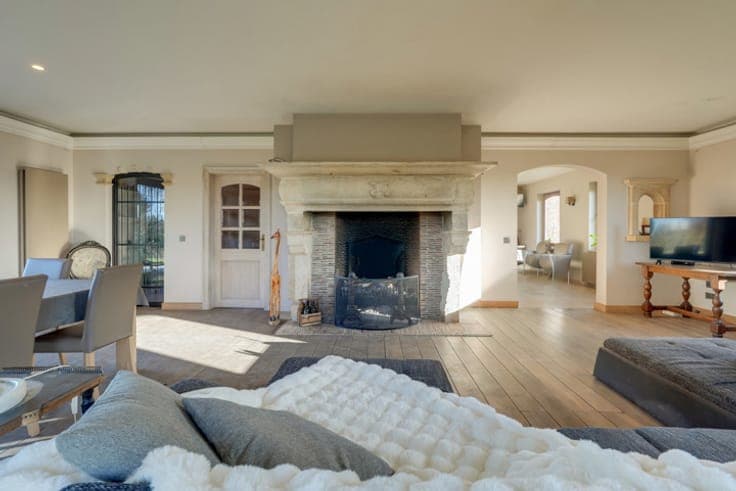 Country Villa on 3.4 Hectares Surrounded by Greenery