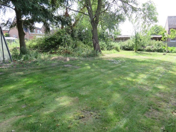 Totaal te renoveren woning op groot perceel van ca. 1270m²