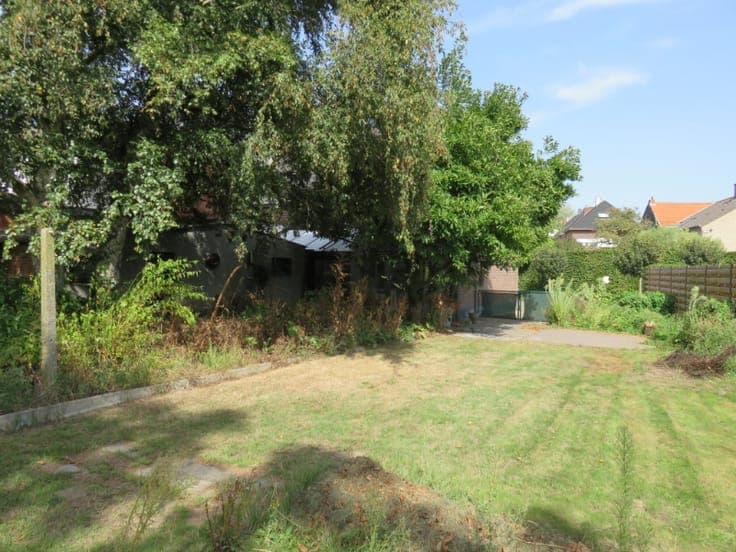 Totaal te renoveren woning op groot perceel van ca. 1270m²