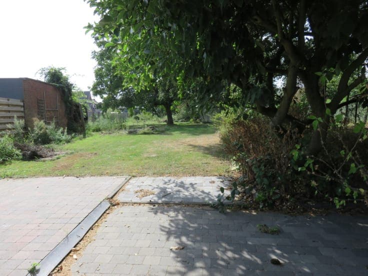Totaal te renoveren woning op groot perceel van ca. 1270m²