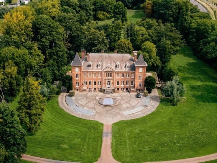 Unique historic castle on 9 hectares for sale in Geluveld