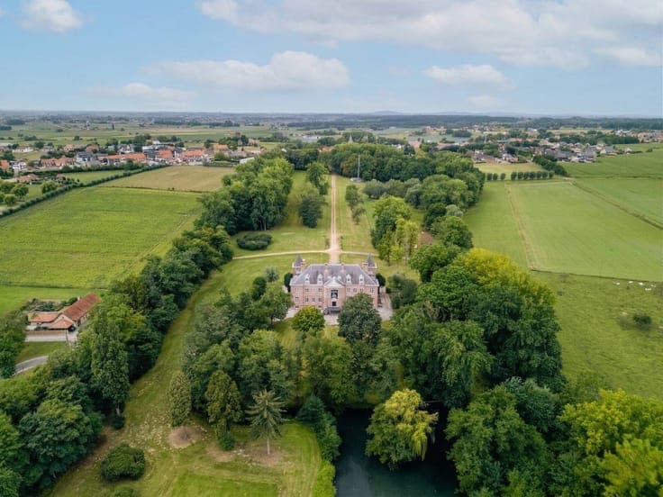 Unique historic castle on 9 hectares for sale in Geluveld