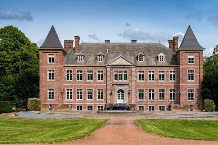 Unique historic castle on 9 hectares for sale in Geluveld