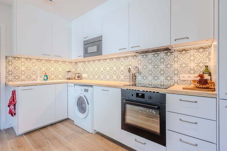 Charming house just steps away from Schaveys Park!