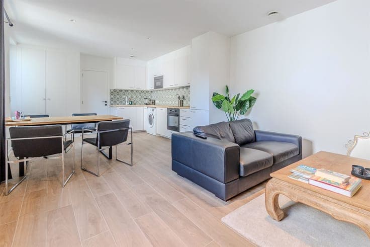 Charming house just steps away from Schaveys Park!