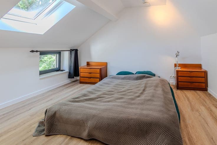 Charming house just steps away from Schaveys Park!