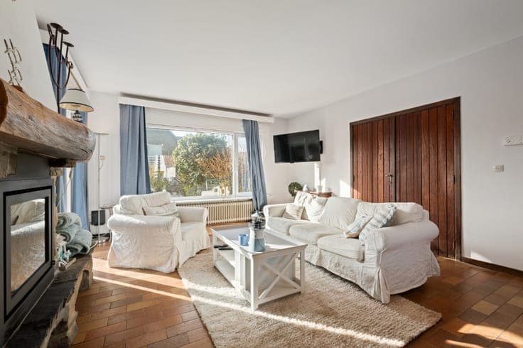 Semi-detached house with 5 bedrooms in villa area