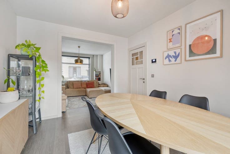 ST-ANDRIES: INSTAPKLARE WONING MET 4 SLPKS EN ZONNIGE TUIN!