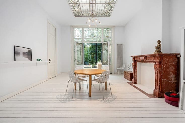 Character townhouse with 8 bedrooms