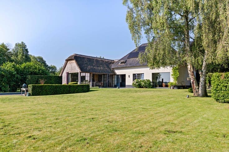 Exclusive Country Estate with Stunning Open Views