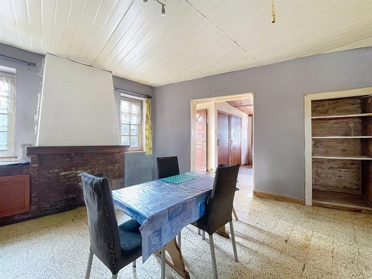 MAISON 3F A RENOVER AVEC GRAND JARDIN ET 4 GARAGES