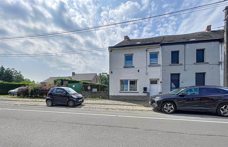 MAISON 3F A RENOVER AVEC GRAND JARDIN ET 4 GARAGES